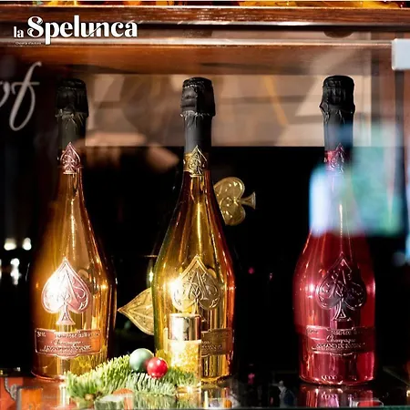 Luxury La Spelunca *